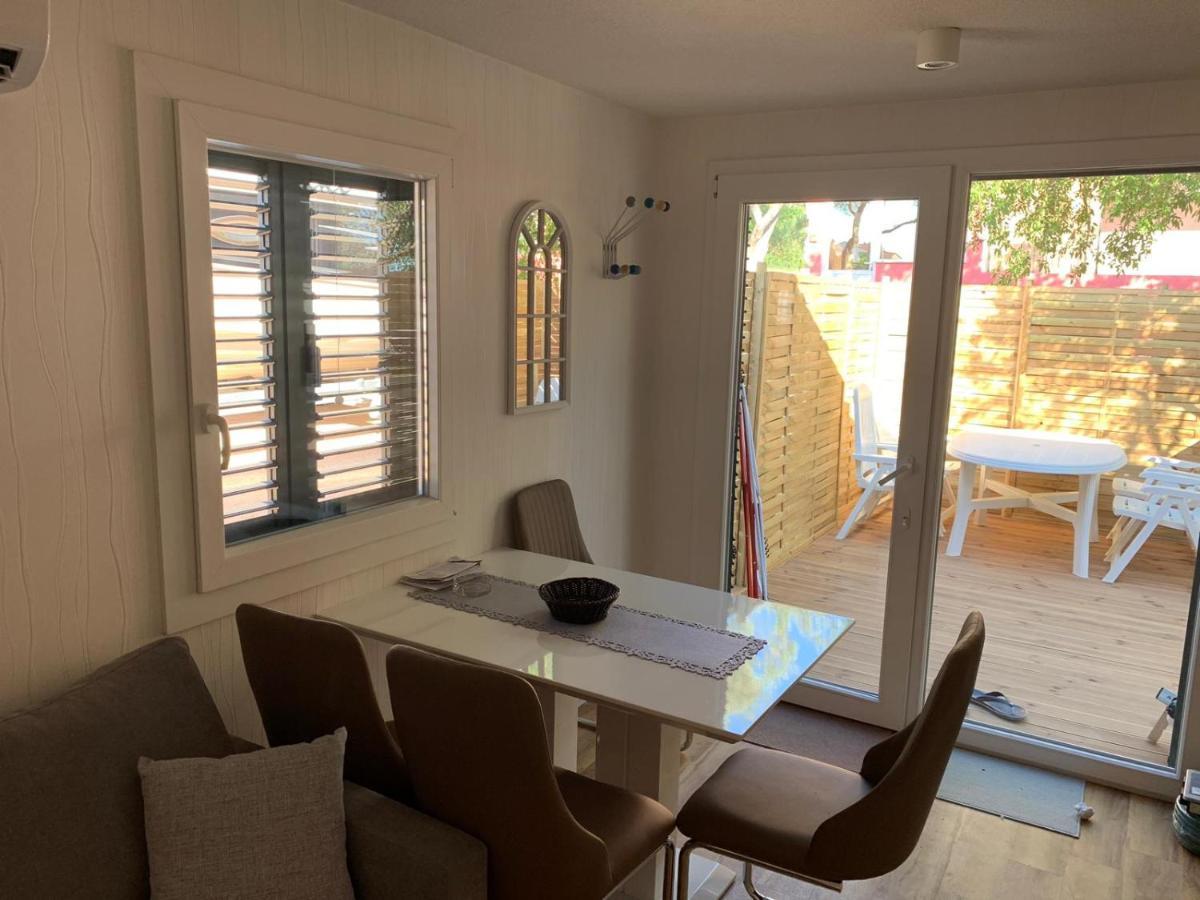 Сasa de vacaciones Mali Nordsee Mobilehomes , Glamping & Caravan Pakoštane